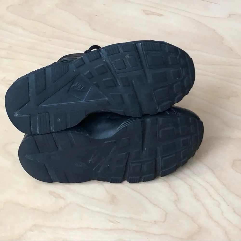 Nike huarache triple